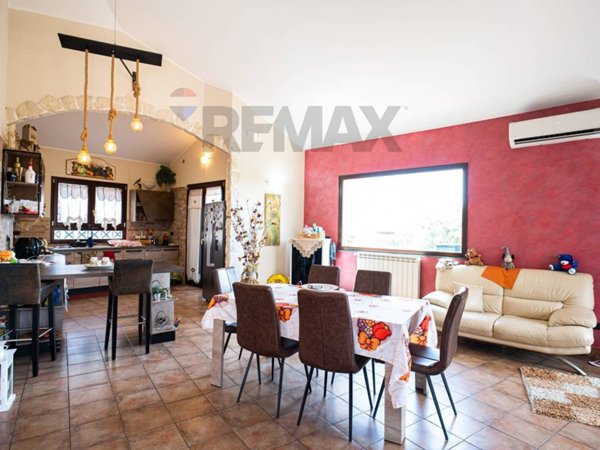 casa indipendente in vendita ad Aci Sant'Antonio in zona Lavinaio