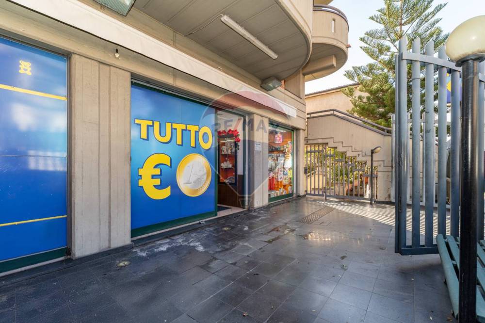 negozio in vendita ad Adrano