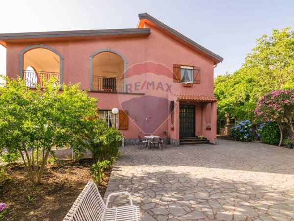 casa indipendente in vendita ad Adrano