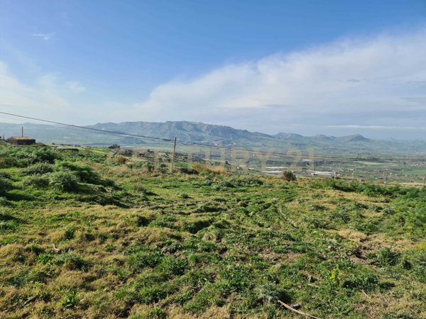 locale di sgombero in vendita ad Adrano