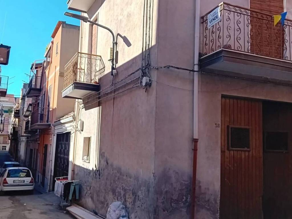 casa indipendente in vendita ad Adrano