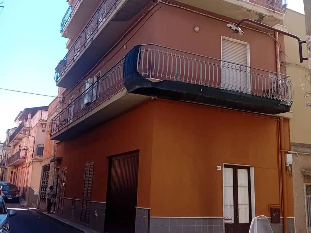 casa indipendente in vendita ad Adrano