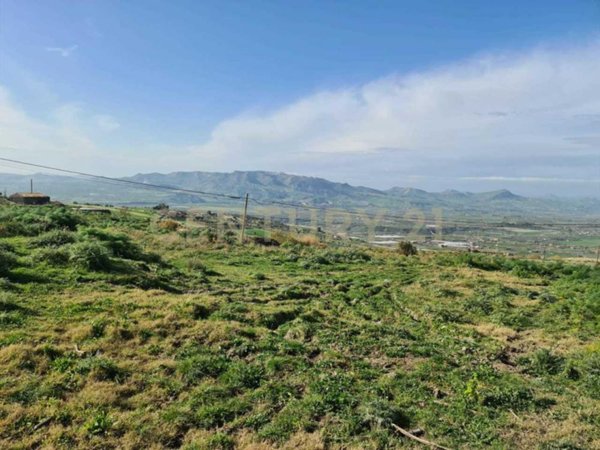 locale di sgombero in vendita ad Adrano