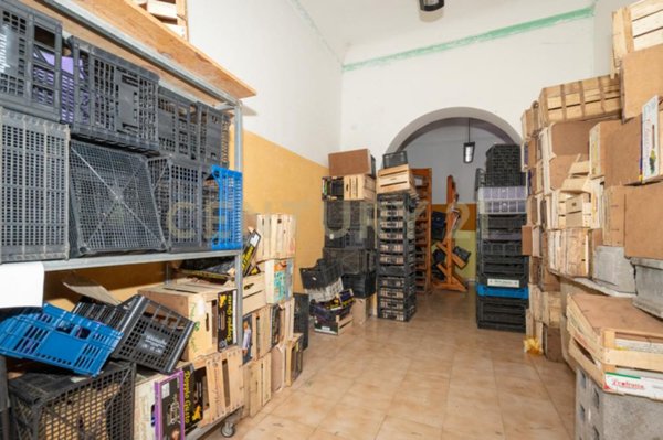negozio in vendita ad Adrano