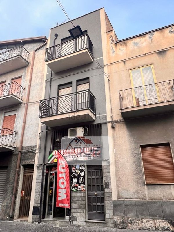 casa indipendente in vendita ad Adrano