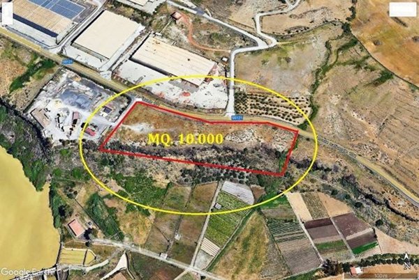 capannone in vendita ad Adrano