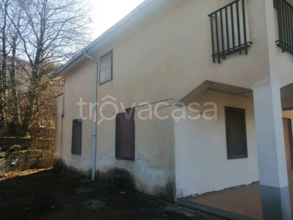 casa indipendente in vendita ad Adrano