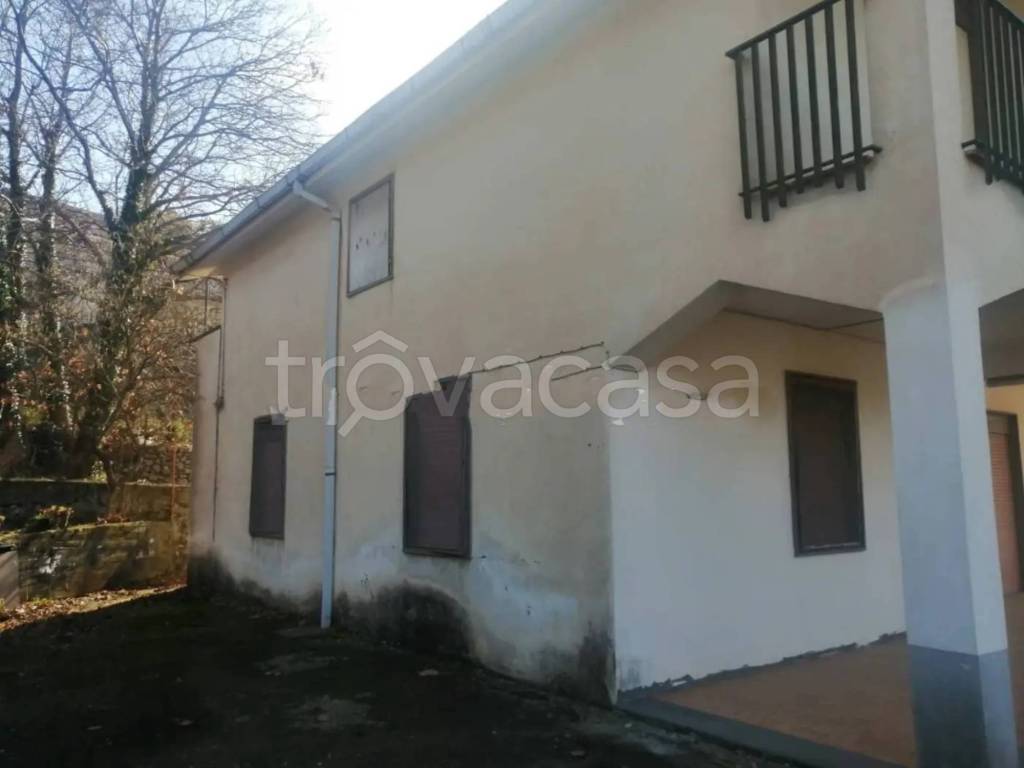 casa indipendente in vendita ad Adrano