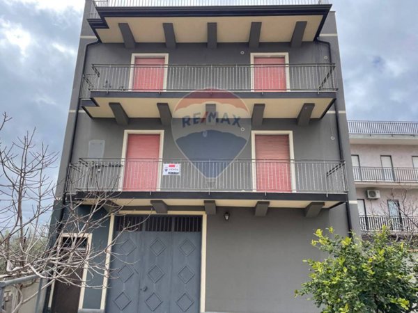 casa indipendente in vendita ad Adrano