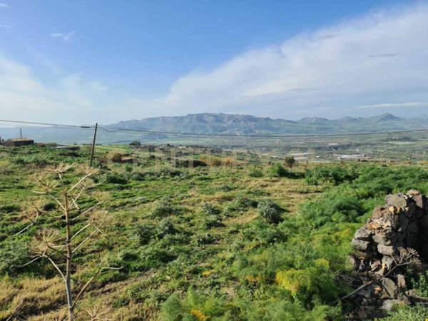 terreno edificabile in vendita ad Adrano