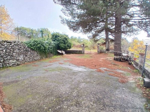casa indipendente in vendita ad Adrano