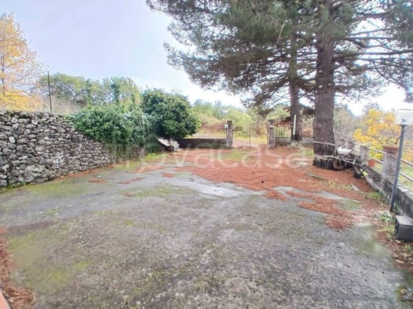 casa indipendente in vendita ad Adrano