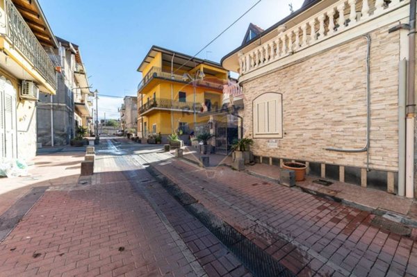 casa indipendente in vendita ad Adrano