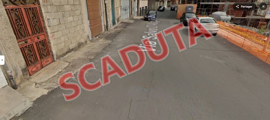 locale commerciale in vendita ad Adrano