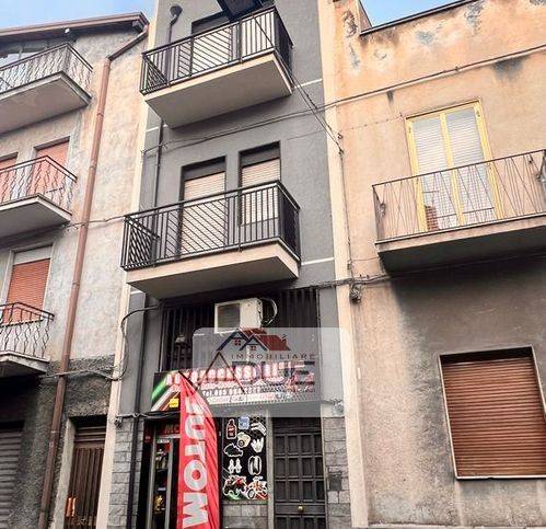 casa indipendente in vendita ad Adrano