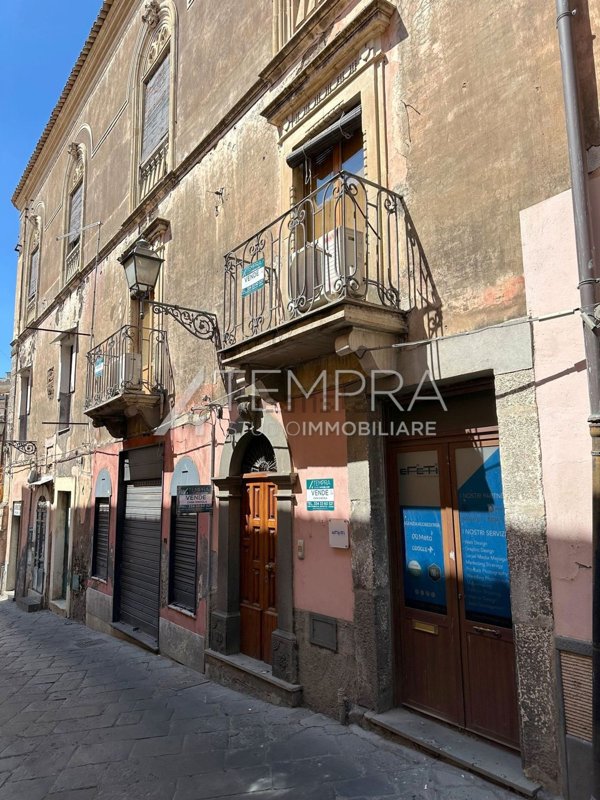 casa indipendente in vendita ad Adrano