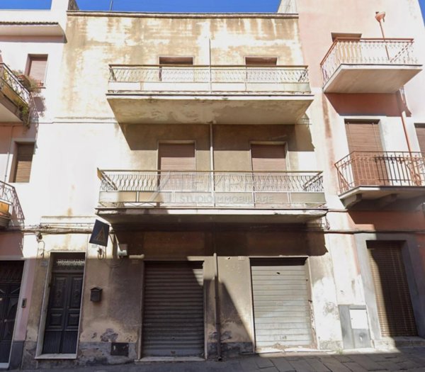 casa indipendente in vendita ad Adrano