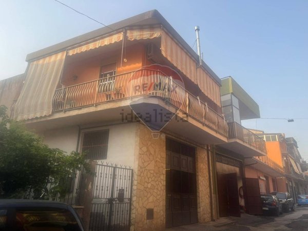casa indipendente in vendita ad Adrano