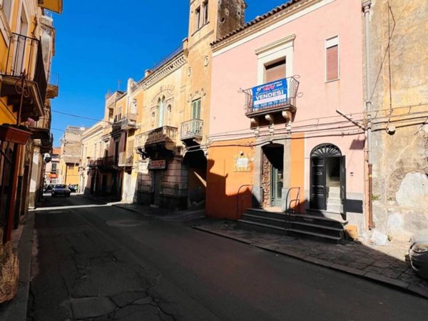 casa indipendente in vendita ad Adrano