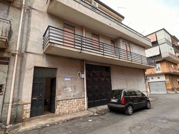 casa indipendente in vendita ad Adrano