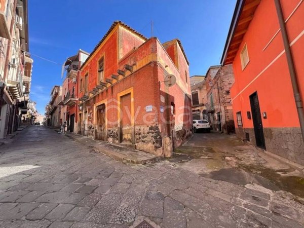 casa indipendente in vendita ad Adrano
