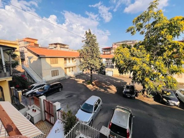 casa indipendente in vendita ad Adrano