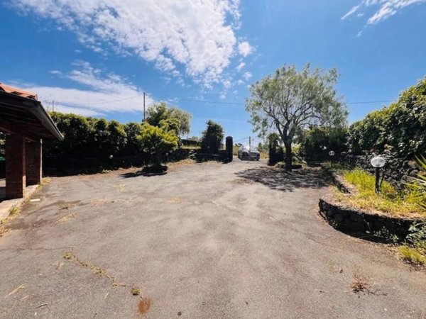 casa indipendente in vendita ad Adrano