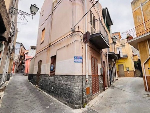 casa indipendente in vendita ad Adrano