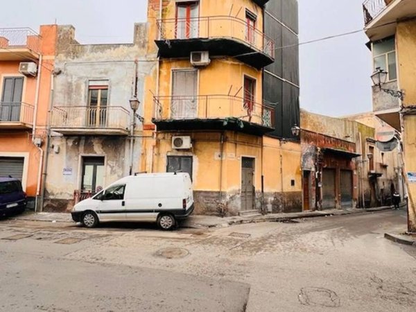 casa indipendente in vendita ad Adrano
