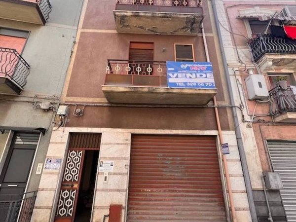 casa indipendente in vendita ad Adrano
