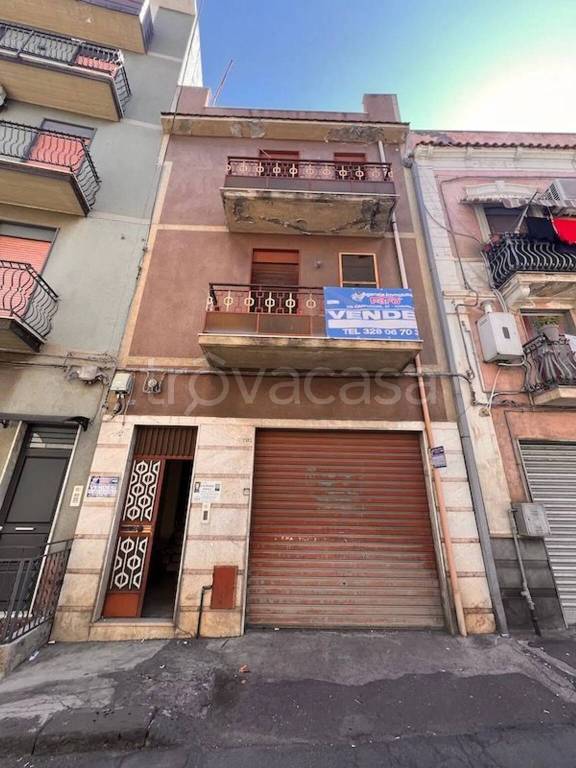 casa indipendente in vendita ad Adrano