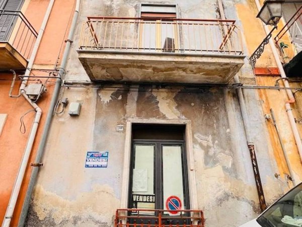 casa indipendente in vendita ad Adrano