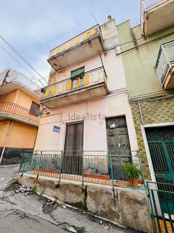 casa indipendente in vendita ad Adrano