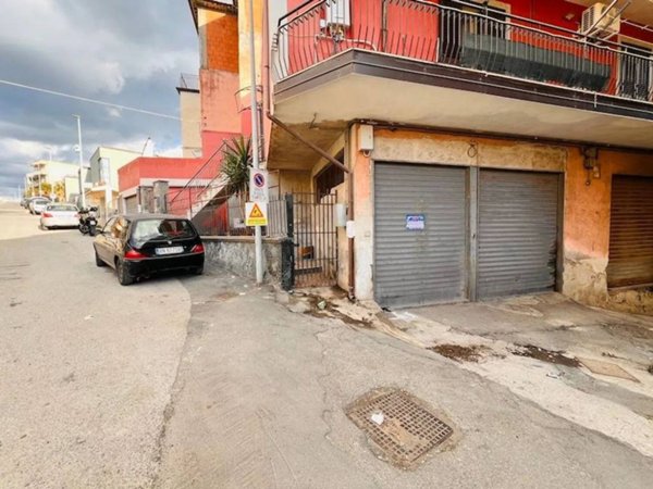 negozio in vendita ad Adrano