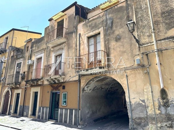 casa indipendente in vendita ad Adrano