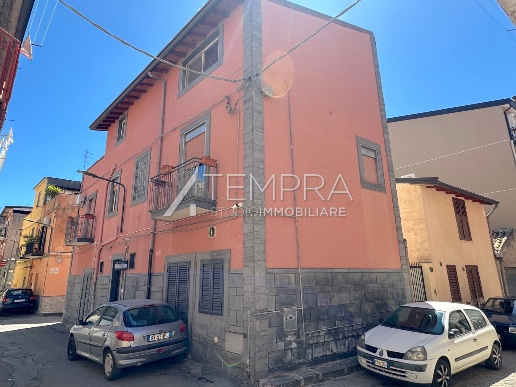 casa indipendente in vendita ad Adrano