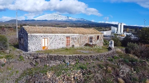 casa indipendente in vendita ad Adrano