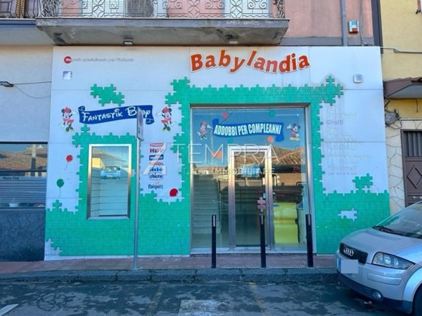 negozio in vendita ad Adrano