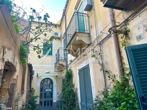casa indipendente in vendita ad Adrano