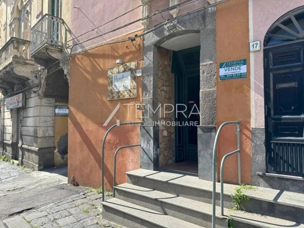 negozio in vendita ad Adrano