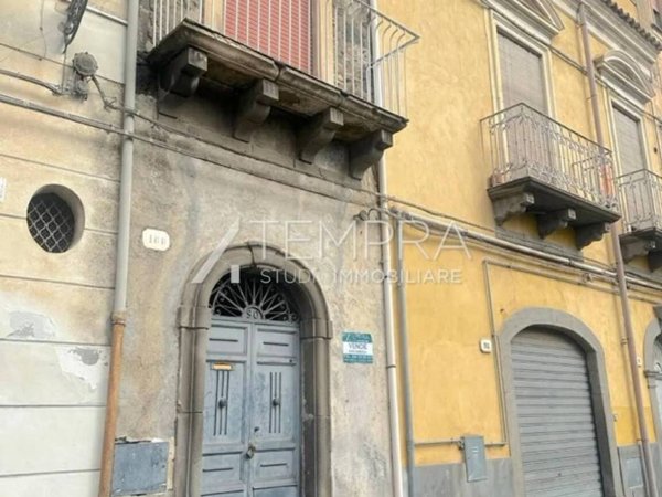 casa indipendente in vendita ad Adrano