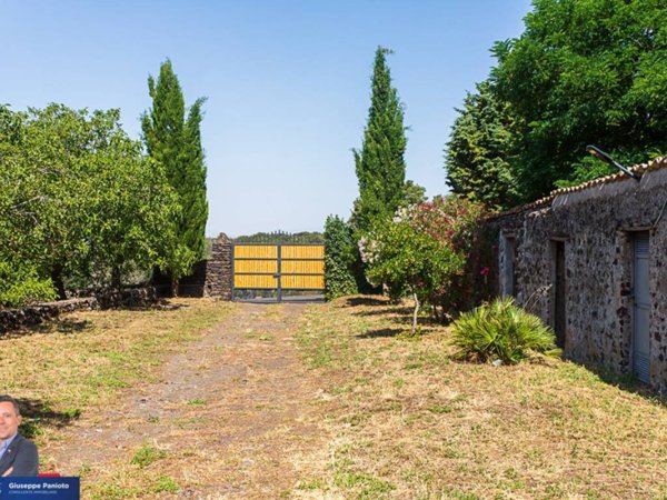 casa indipendente in vendita ad Adrano