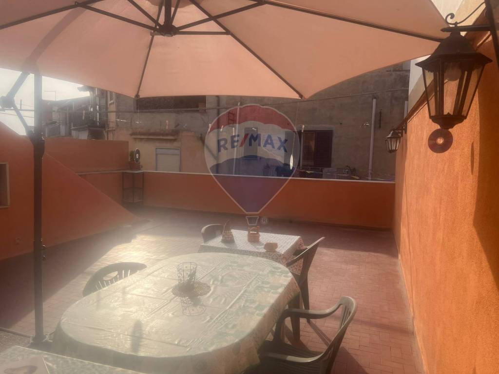 casa indipendente in vendita ad Adrano