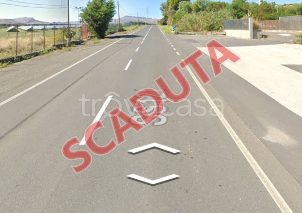 locale commerciale in vendita ad Adrano