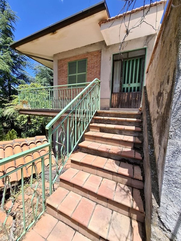 casa indipendente in vendita ad Adrano