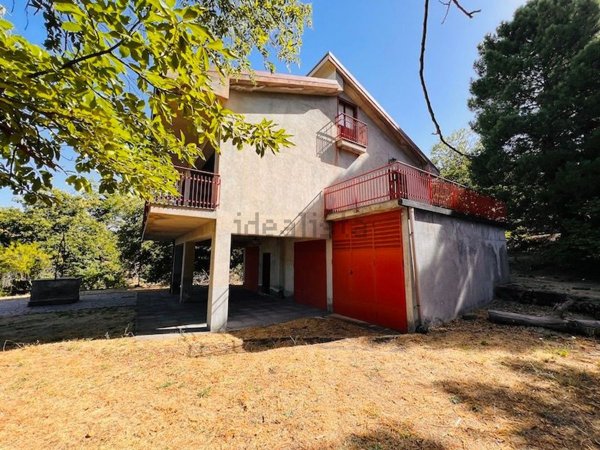 casa indipendente in vendita ad Adrano