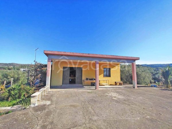 casa indipendente in vendita ad Adrano