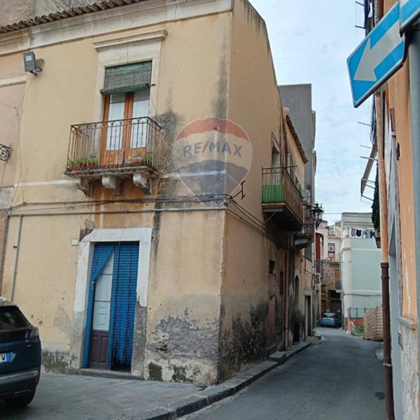 casa indipendente in vendita ad Adrano