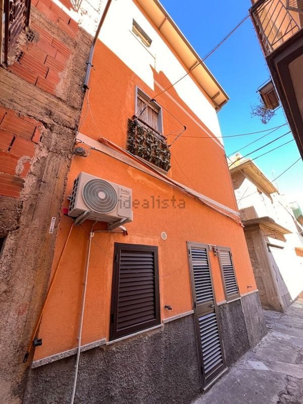 casa indipendente in vendita ad Adrano