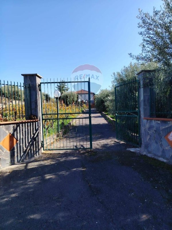 casa indipendente in vendita ad Adrano
